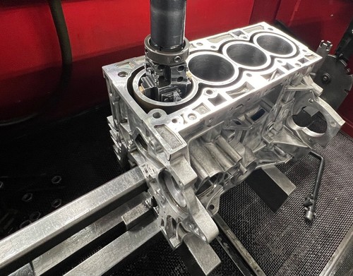 Motorblock block bohren auf - block,